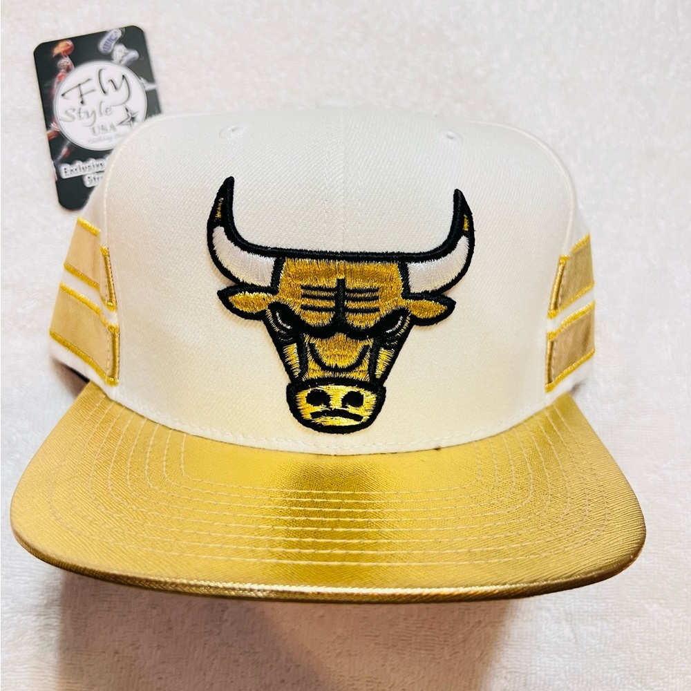 New Mitchell & Ness Chicago Bulls White & Gold Snapback Hat Gold Stripes